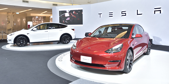 Tesla บริษัทผลิตรถยนต์ไฟฟ้าชั้นนำของโลก ได้เปิดตัวในประเทศไทยอย่างเป็นทางการ ด้วยการจัดป๊อปอัพพิเศษเริ่มตั้งแต่วันที่ 8 ธันวาคม พ.ศ. 2565 ณ สยามพารากอน